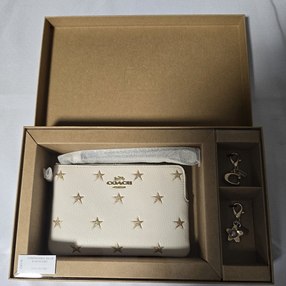 New Coach Boxed Chalk Corner Zip Wristlet Gold Star Print Set W/Charms MSRP $148 - Picture 4 of 7